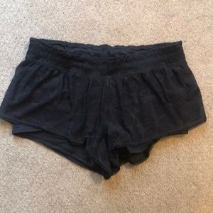 Lululemon shorts “city sky run by”